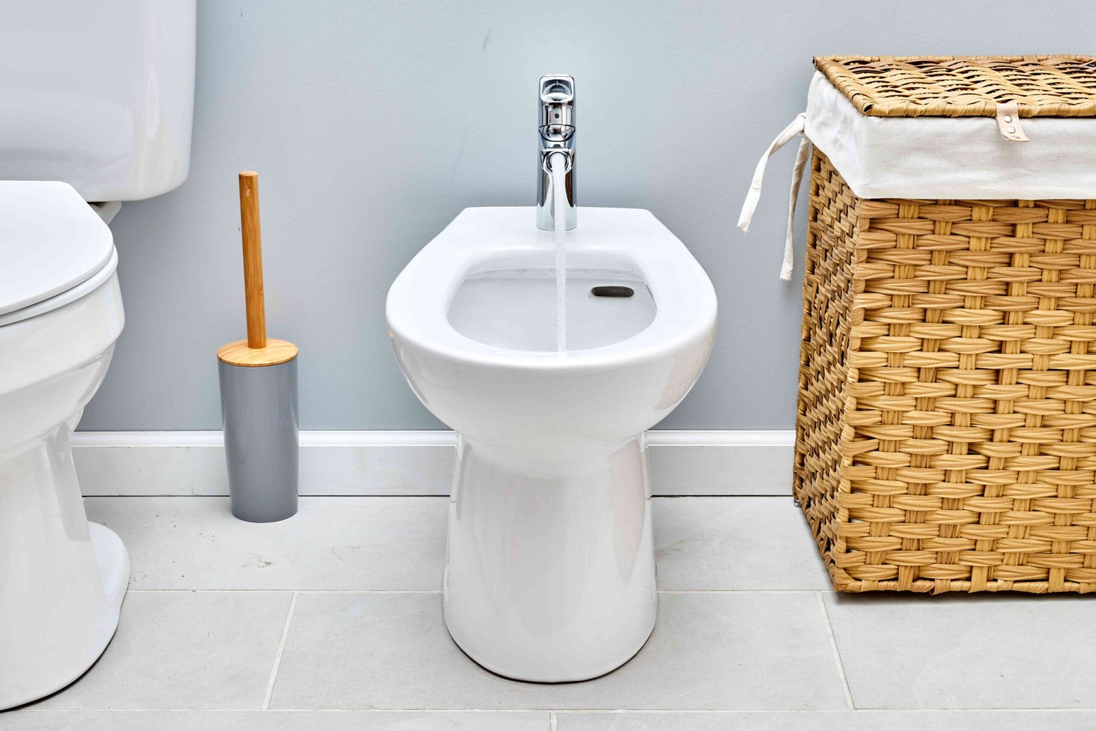 The Best Way to Dry Off After Using a Bidet